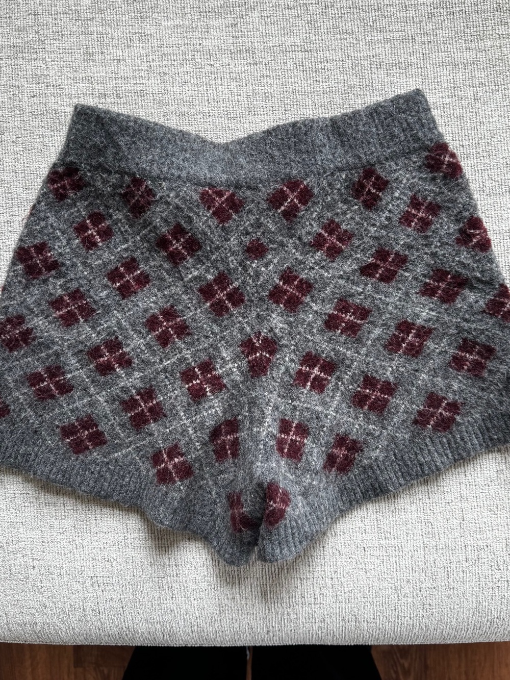 Zara Gray Knit Burgundy Argyle Diamond Detail Wool Blend Shorts - Picture 6 of 6